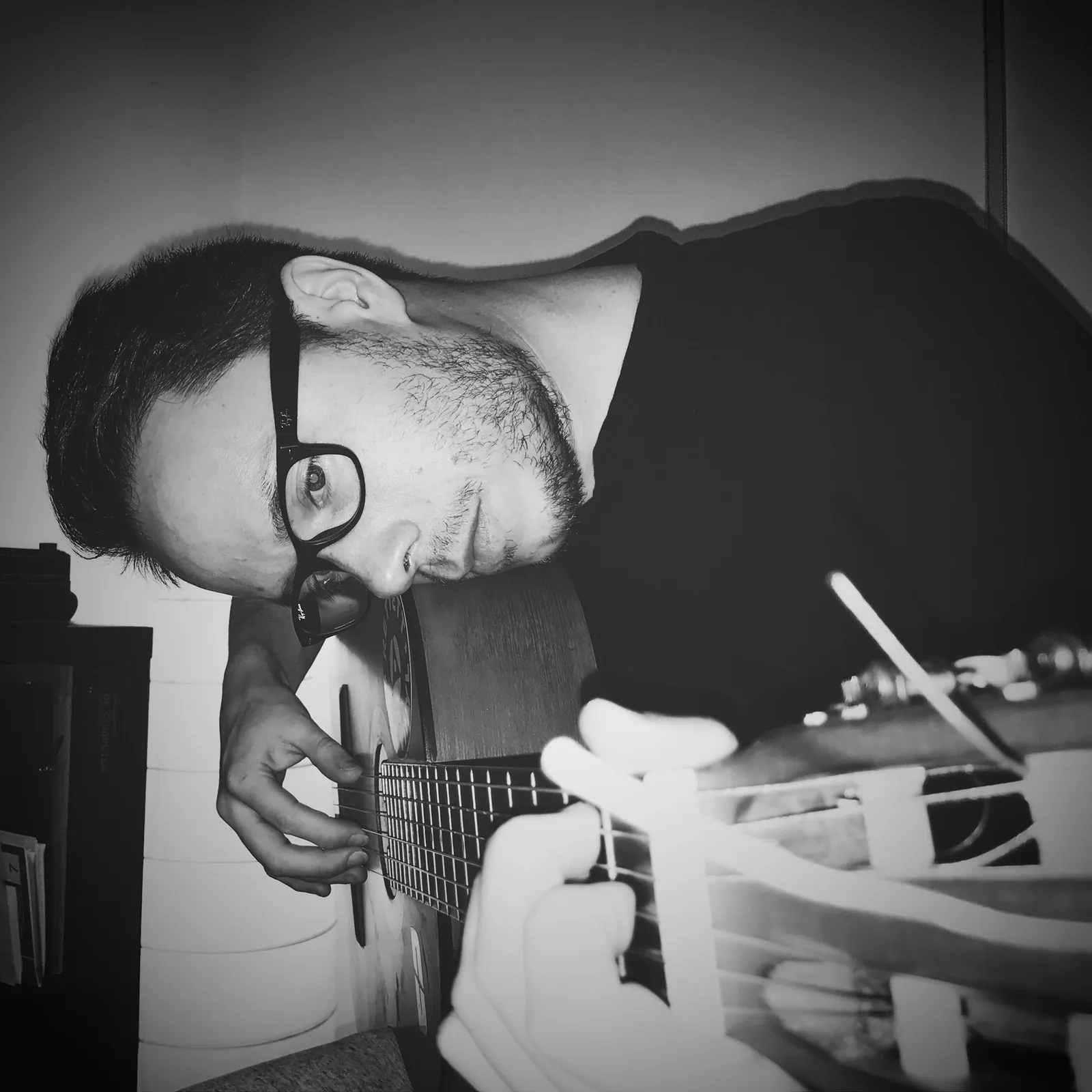 Black-and-white portrait of Facundo playing an acoustic guitar